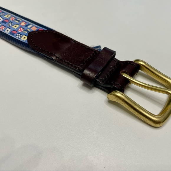 Vineyard Vines Sailing Flag Belt Leather Brass Buckle Size 34 - Picture 2 of 4